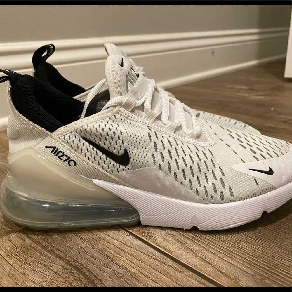 White nike 270